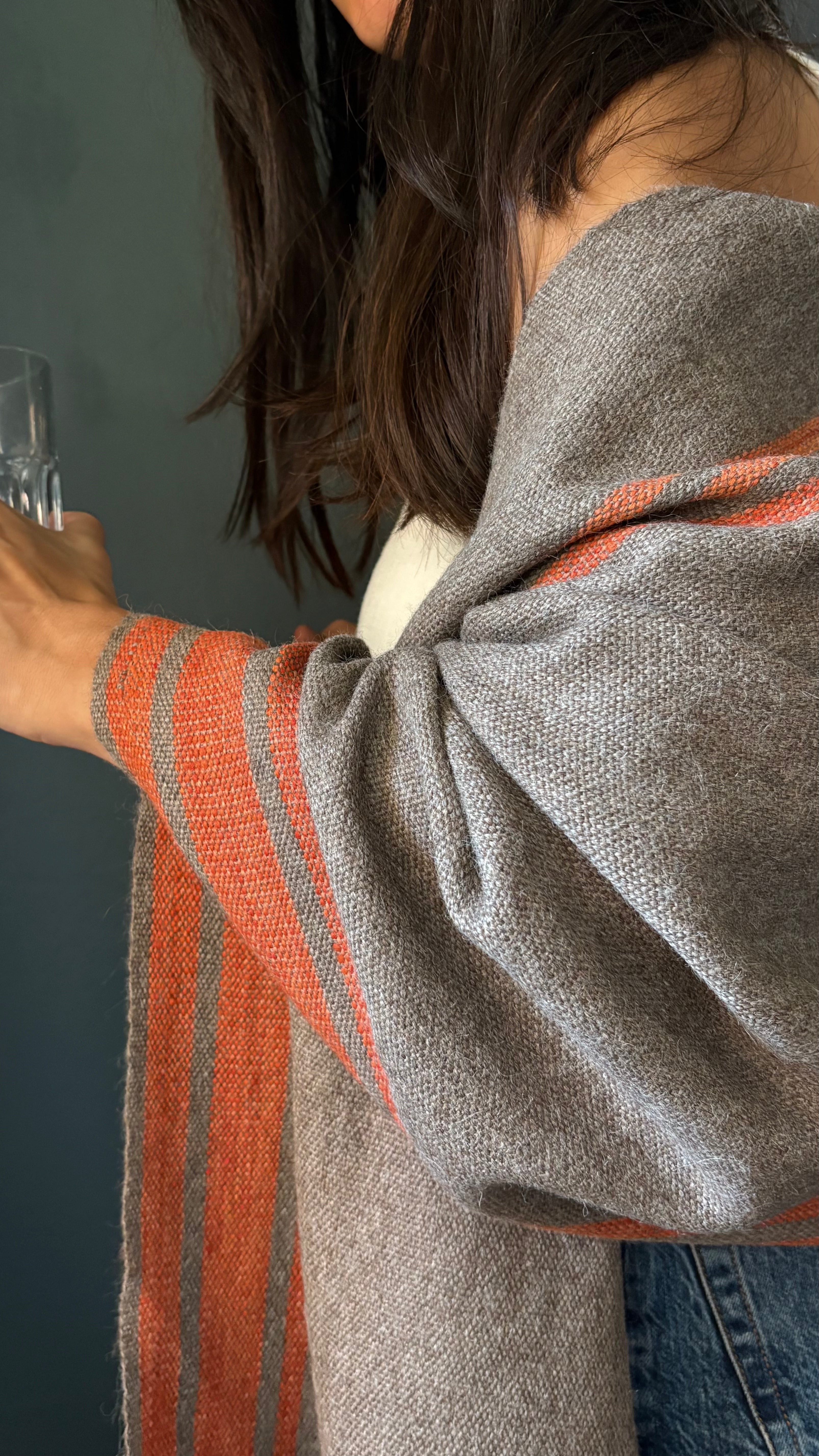 Echarpe 100% Alpaca café con rayas terracotas