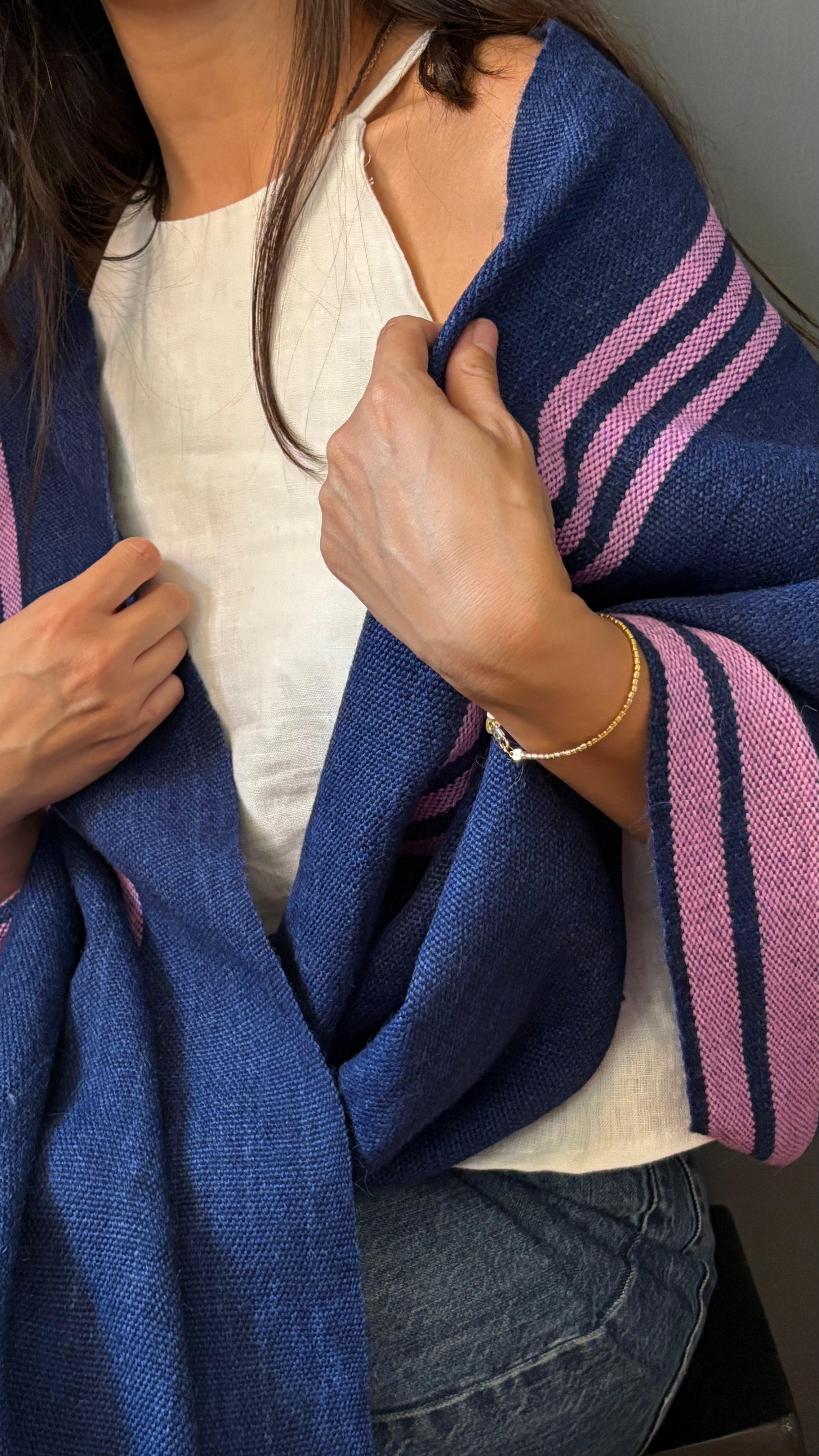 Echarpe 100% Alpaca azul con rayas fucsia