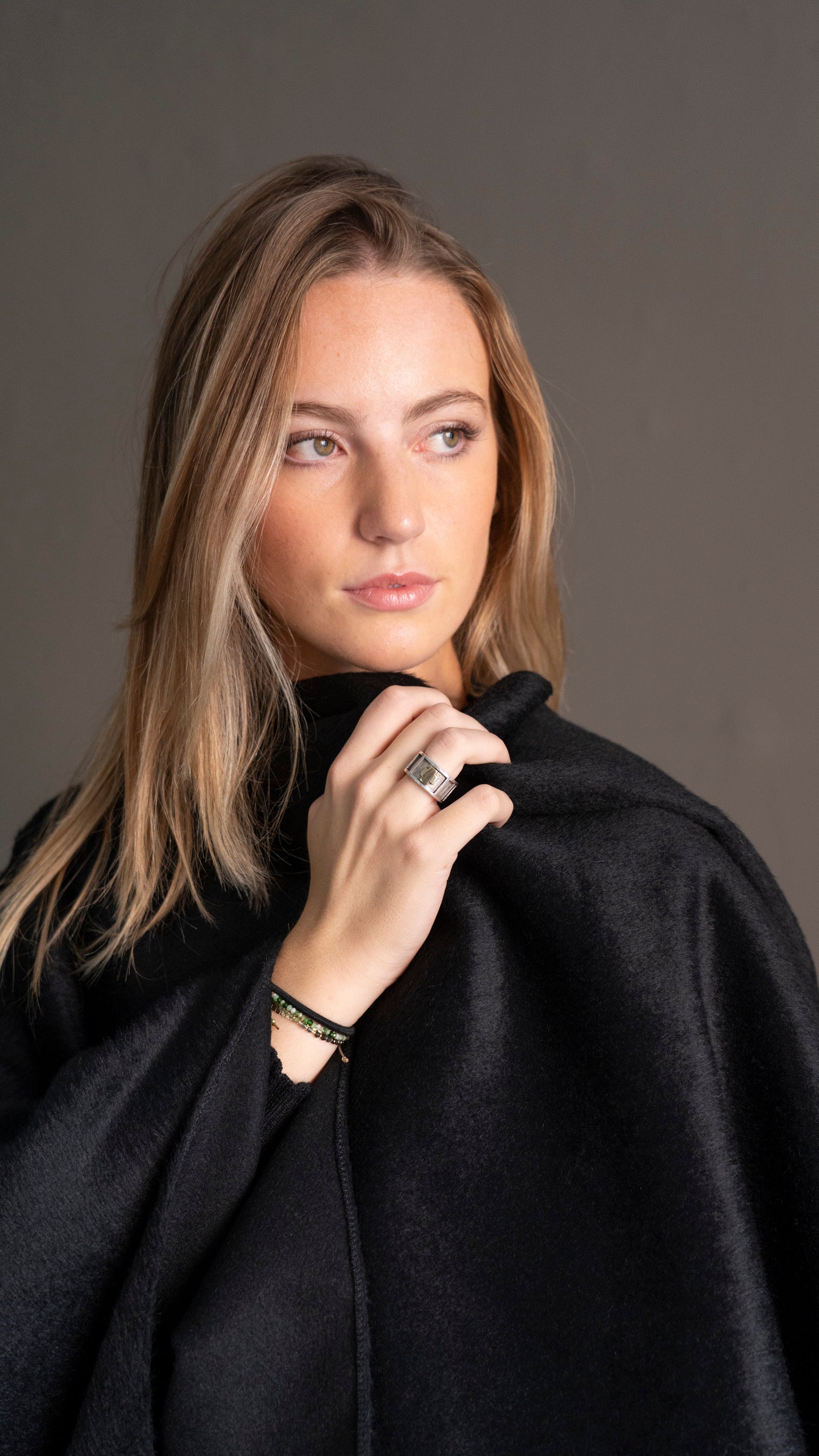 Ruana Suri Alpaca 01 | Negro