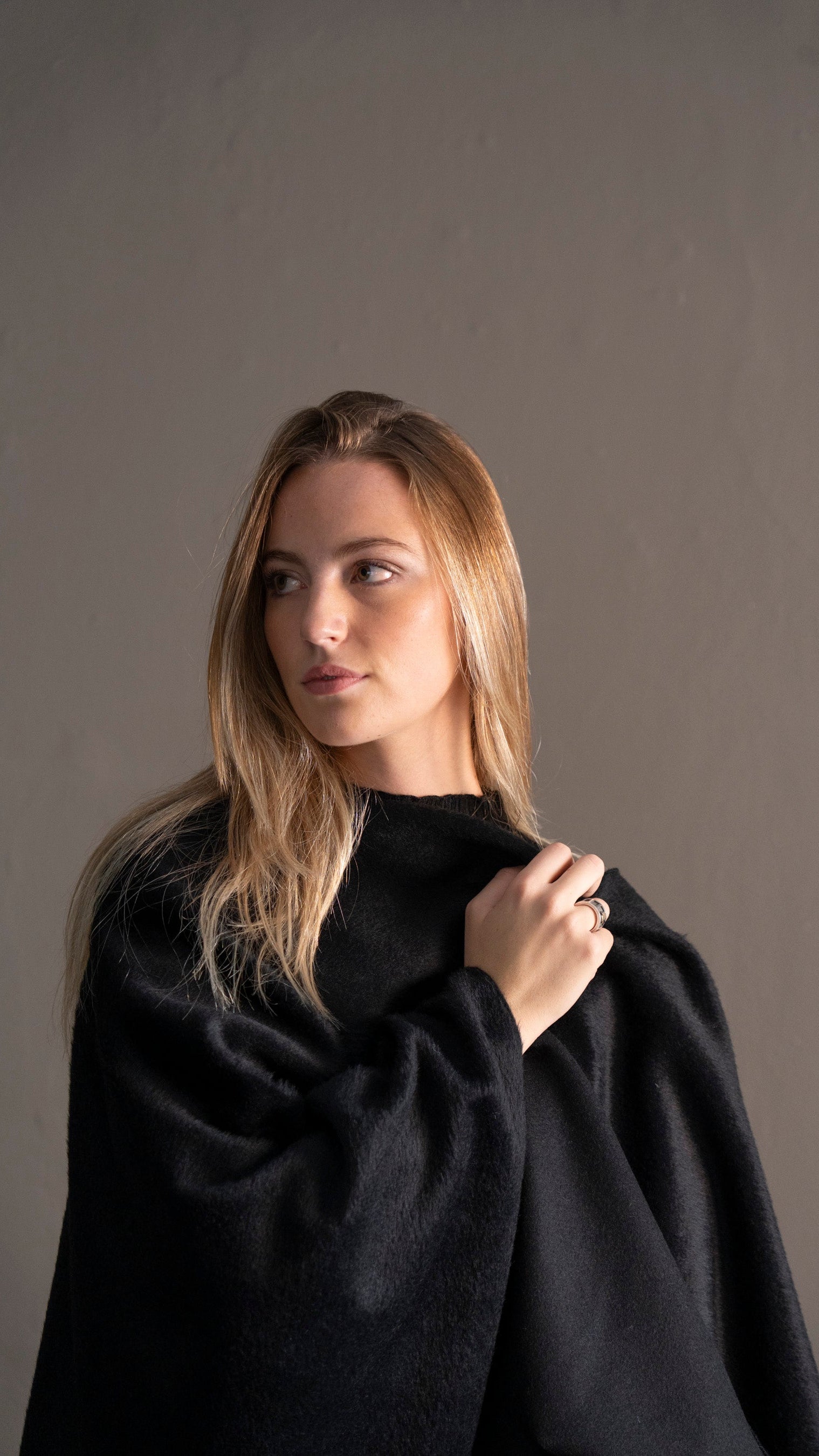Ruana Suri Alpaca 01 | Negro
